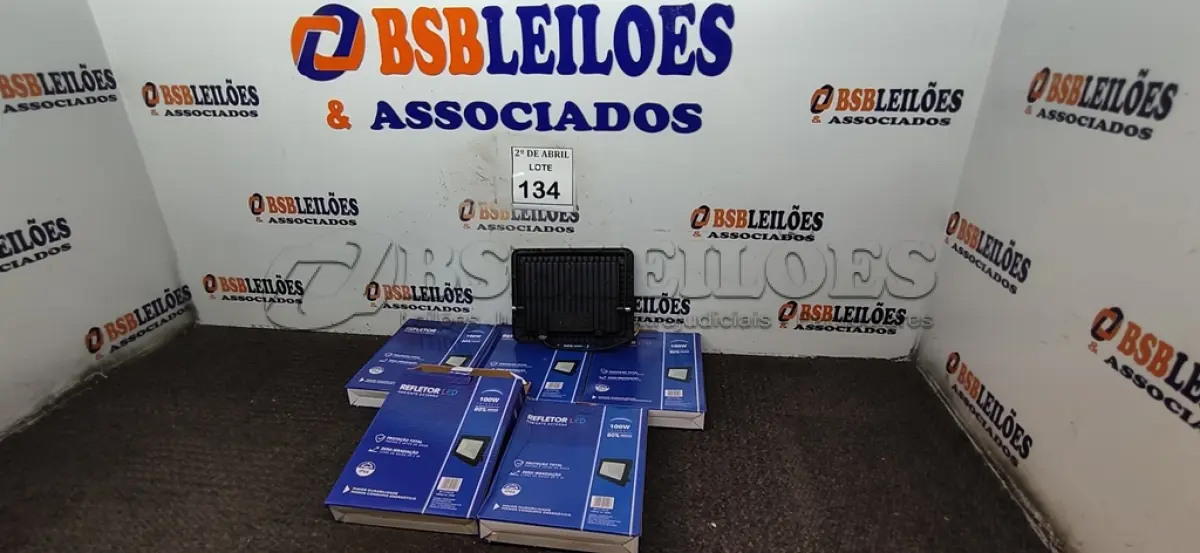 LOTE 134 - 05 REFLETORES DE LED 100W.(NOVO) (NO ESTADO) ATENÇÃO! FAZER A VISITAÇÃO ANTES DE ARREMATAR, NÃO SABEMOS SE FUNCIONA. LEILÃO NÃO TEM GARANTIA E NEM DEVOLUÇÃO, SUJEITO A POSSÍVEIS AVARIAS VISÍVEIS/OCULTAS E/OU AUSÊNCIA DE COMPONENTES.