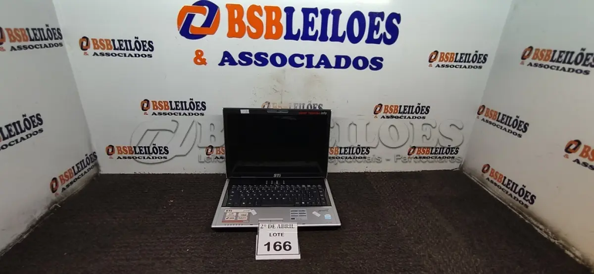 LOTE 166 - 01 NOTEBOOK SEMP TOSHIBA SEM FONTE.  (NO ESTADO) ATENÇÃO! FAZER A VISITAÇÃO ANTES DE ARREMATAR, NÃO SABEMOS SE FUNCIONA. LEILÃO NÃO TEM GARANTIA E NEM DEVOLUÇÃO, SUJEITO A POSSÍVEIS AVARIAS VISÍVEIS/OCULTAS E/OU AUSÊNCIA DE COMPONENTES.