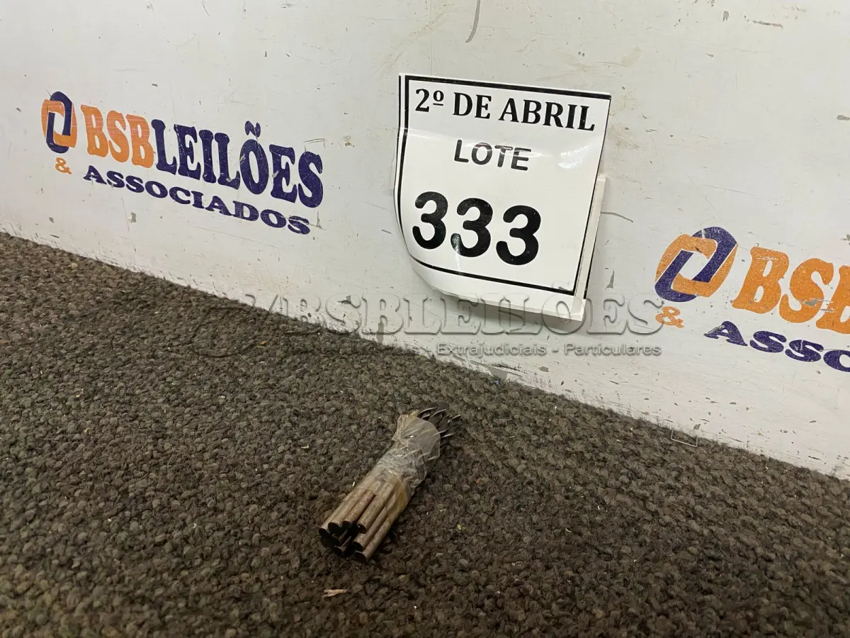 LOTE 333 - 12 BROCAS DIVERSAS PARA MADEIRA. (NO ESTADO) ATENÇÃO! FAZER A VISITAÇÃO ANTES DE ARREMATAR, NÃO SABEMOS SE FUNCIONA. LEILÃO NÃO TEM GARANTIA E NEM DEVOLUÇÃO, SUJEITO A POSSÍVEIS AVARIAS VISÍVEIS/OCULTAS E/OU AUSÊNCIA DE COMPONENTES.