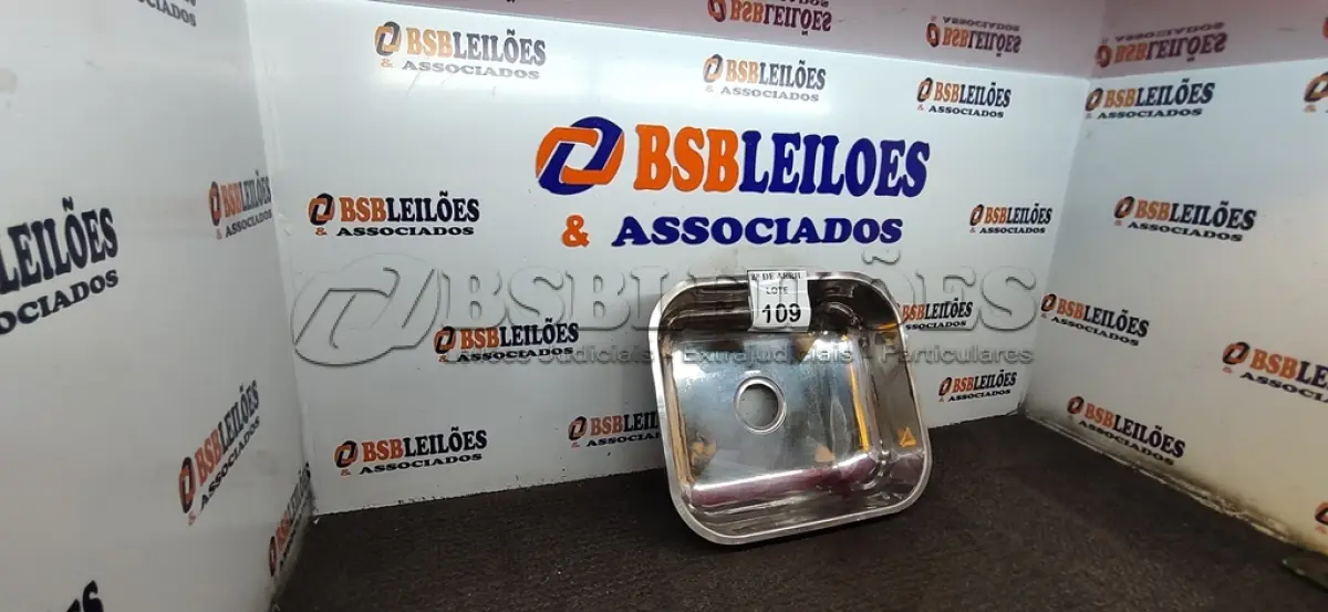 LOTE 109 - 01 CUBA EM AÇO INOX STANDARD 400X340X140MM. (NO ESTADO) ATENÇÃO! FAZER A VISITAÇÃO ANTES DE ARREMATAR, NÃO SABEMOS SE FUNCIONA. LEILÃO NÃO TEM GARANTIA E NEM DEVOLUÇÃO, SUJEITO A POSSÍVEIS AVARIAS VISÍVEIS/OCULTAS E/OU AUSÊNCIA DE COMPONENTES.