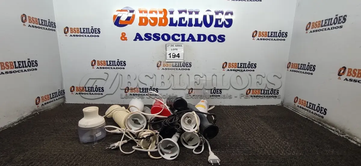 LOTE 194 - 01 LOTE COM MIXER DIVERSOS. (NO ESTADO) ATENÇÃO! FAZER A VISITAÇÃO ANTES DE ARREMATAR, NÃO SABEMOS SE FUNCIONA. LEILÃO NÃO TEM GARANTIA E NEM DEVOLUÇÃO, SUJEITO A POSSÍVEIS AVARIAS VISÍVEIS/OCULTAS E/OU AUSÊNCIA DE COMPONENTES.