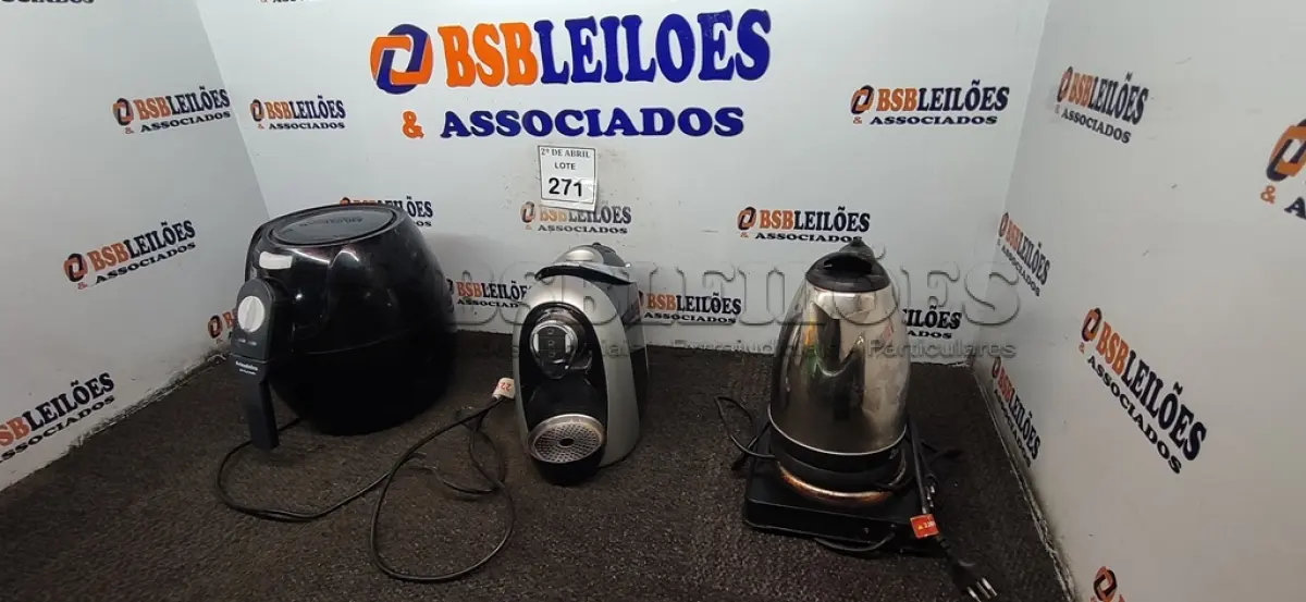LOTE 271 - 01 CAFETEIRA 220V 03 CORAÇÕES, 01 FRITADEIRA AIR FRYER MARCA PHILCO, 01 CHALEIRA ELÉTRICA E 01 FOGÃO DE INDUÇÃO 01 BOCA MARCA MULTILAZER.  (NO ESTADO) ATENÇÃO! FAZER A VISITAÇÃO ANTES DE ARREMATAR, NÃO SABEMOS SE FUNCIONA. LEILÃO NÃO TEM GARANTIA E NEM DEVOLUÇÃO, SUJEITO A POSSÍVEIS AVARIAS VISÍVEIS/OCULTAS E/OU AUSÊNCIA DE COMPONENTES.