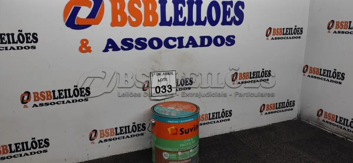 LOTE 033 - 01 LATA DE TINTA ESMALTE PARA MADEIRAS E METAIS NA COR BRILHANTE VERMELHO DE 3,6L MARCA SUVINIL. (NOVO) (NO ESTADO) ATENÇÃO! FAZER A VISITAÇÃO ANTES DE ARREMATAR, NÃO SABEMOS SE FUNCIONA. LEILÃO NÃO TEM GARANTIA E NEM DEVOLUÇÃO, SUJEITO A POSSÍVEIS AVARIAS VISÍVEIS/OCULTAS E/OU AUSÊNCIA DE COMPONENTES.