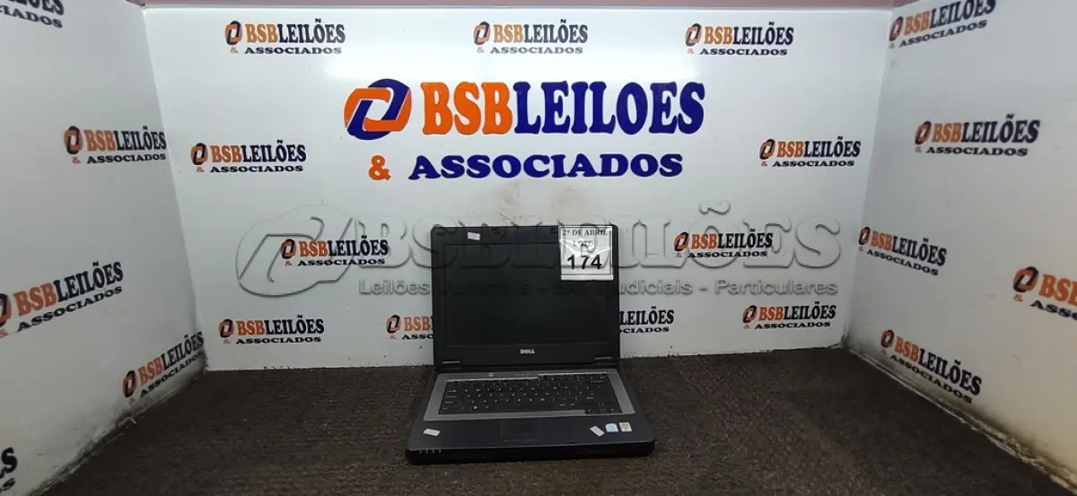 LOTE 174 - 01 NOTEBOOK DELL SEM FONTE. (NO ESTADO) ATENÇÃO! FAZER A VISITAÇÃO ANTES DE ARREMATAR, NÃO SABEMOS SE FUNCIONA. LEILÃO NÃO TEM GARANTIA E NEM DEVOLUÇÃO, SUJEITO A POSSÍVEIS AVARIAS VISÍVEIS/OCULTAS E/OU AUSÊNCIA DE COMPONENTES.