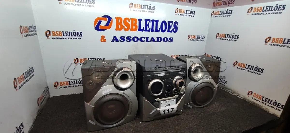 LOTE 117 - 01 SOM PHILIPS 3 CDS MP3 COM ENTRADA AUXILIAR. (NO ESTADO) ATENÇÃO! FAZER A VISITAÇÃO ANTES DE ARREMATAR, NÃO SABEMOS SE FUNCIONA. LEILÃO NÃO TEM GARANTIA E NEM DEVOLUÇÃO, SUJEITO A POSSÍVEIS AVARIAS VISÍVEIS/OCULTAS E/OU AUSÊNCIA DE COMPONENTES.