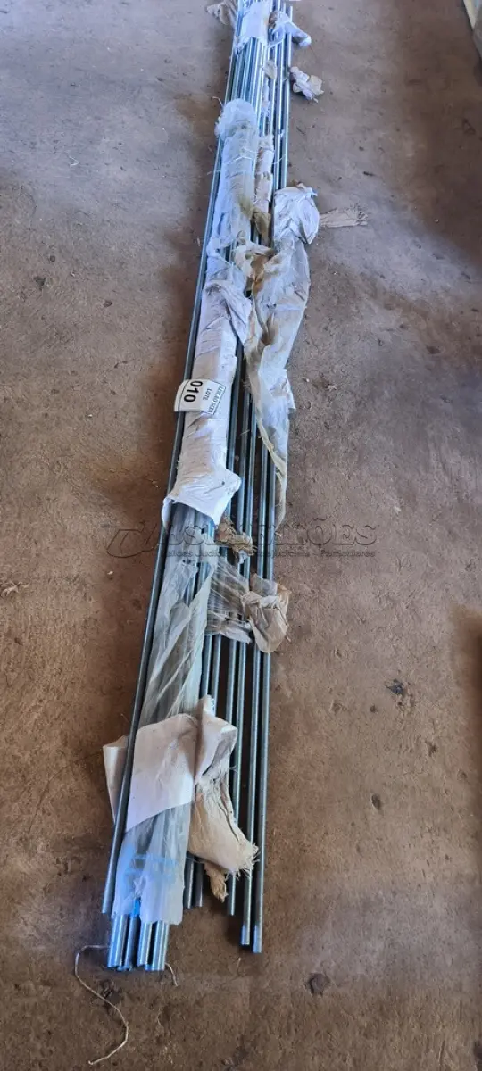 LOTE 010 - 01 LOTE COM BARRAS ROSCADAS.  (NO ESTADO) ATENÇÃO! FAZER A VISITAÇÃO ANTES DE ARREMATAR, NÃO SABEMOS SE FUNCIONA. LEILÃO NÃO TEM GARANTIA E NEM DEVOLUÇÃO, SUJEITO A POSSÍVEIS AVARIAS VISÍVEIS/OCULTAS E/OU AUSÊNCIA DE COMPONENTES.