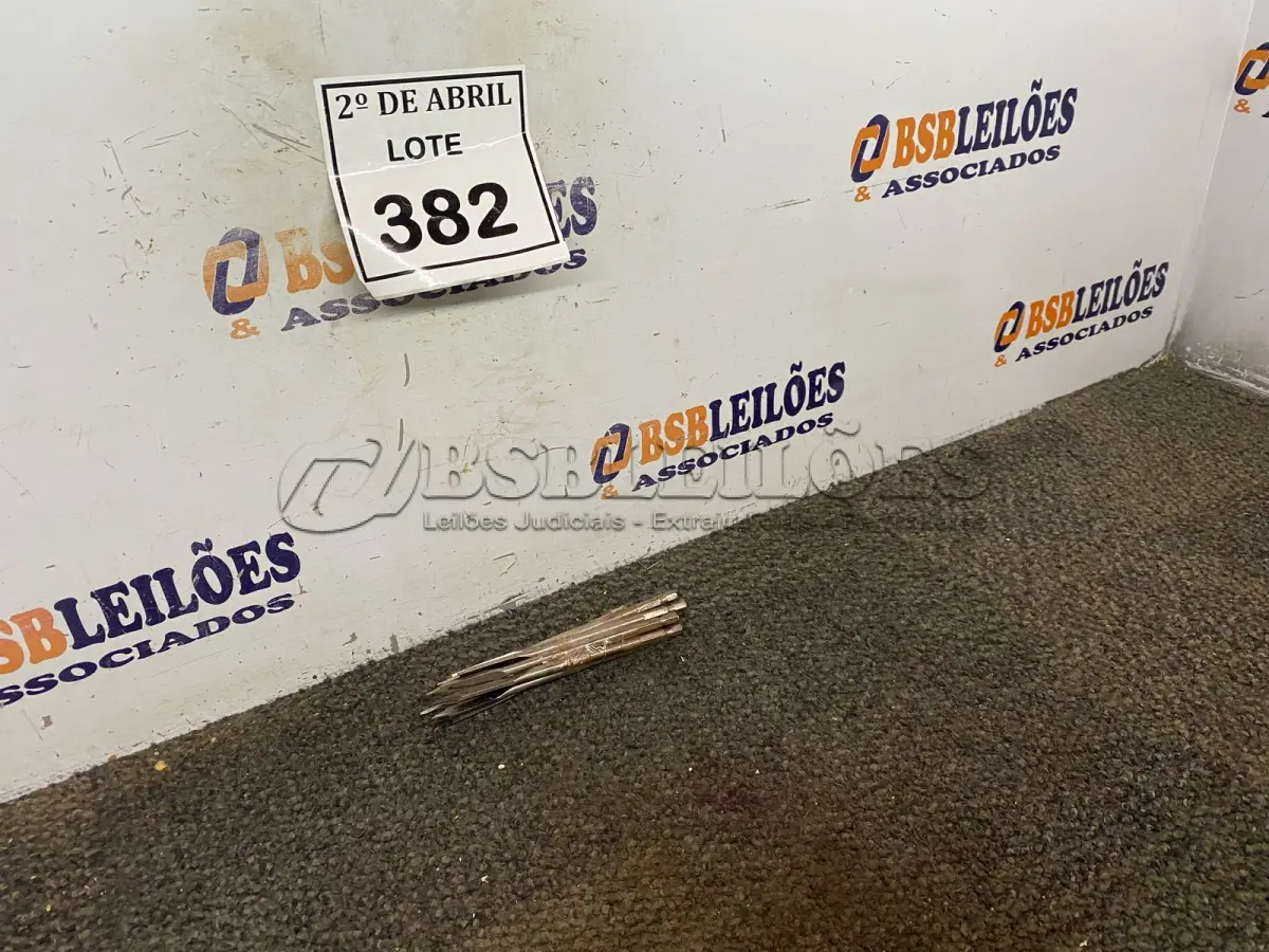 LOTE 382 - 10 BROCAS CHATAS PARA MADEIRA. (NO ESTADO) ATENÇÃO! FAZER A VISITAÇÃO ANTES DE ARREMATAR, NÃO SABEMOS SE FUNCIONA. LEILÃO NÃO TEM GARANTIA E NEM DEVOLUÇÃO, SUJEITO A POSSÍVEIS AVARIAS VISÍVEIS/OCULTAS E/OU AUSÊNCIA DE COMPONENTES.