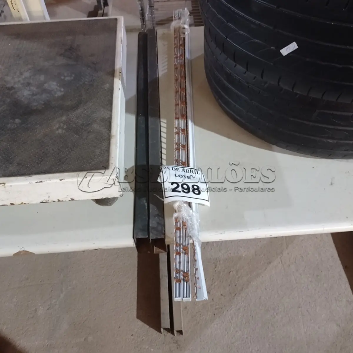 LOTE 298 - 04 BARRAMENTOS DE COBRE PARA QUADROS ELÉTRICOS. (NO ESTADO) ATENÇÃO! FAZER A VISITAÇÃO ANTES DE ARREMATAR, NÃO SABEMOS SE FUNCIONA. LEILÃO NÃO TEM GARANTIA E NEM DEVOLUÇÃO, SUJEITO A POSSÍVEIS AVARIAS VISÍVEIS/OCULTAS E/OU AUSÊNCIA DE COMPONENTES.