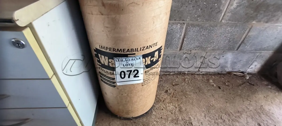 LOTE 072 - 01 LOTE COM IMPERMEABILIZANTE ASFÁLTICO. (NO ESTADO) ATENÇÃO! FAZER A VISITAÇÃO ANTES DE ARREMATAR, NÃO SABEMOS SE FUNCIONA. LEILÃO NÃO TEM GARANTIA E NEM DEVOLUÇÃO, SUJEITO A POSSÍVEIS AVARIAS VISÍVEIS/OCULTAS E/OU AUSÊNCIA DE COMPONENTES.