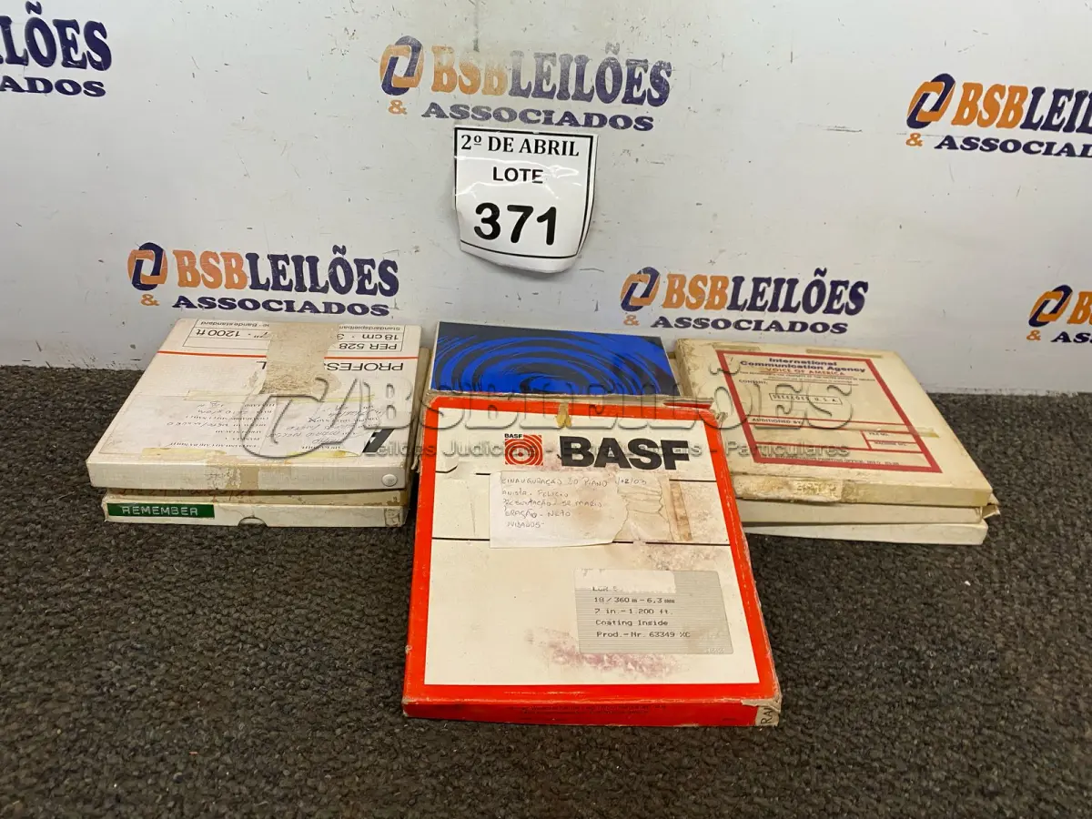 LOTE 371 - 05 FITAS ANTIGAS. (NO ESTADO) ATENÇÃO! FAZER A VISITAÇÃO ANTES DE ARREMATAR, NÃO SABEMOS SE FUNCIONA. LEILÃO NÃO TEM GARANTIA E NEM DEVOLUÇÃO, SUJEITO A POSSÍVEIS AVARIAS VISÍVEIS/OCULTAS E/OU AUSÊNCIA DE COMPONENTES.
