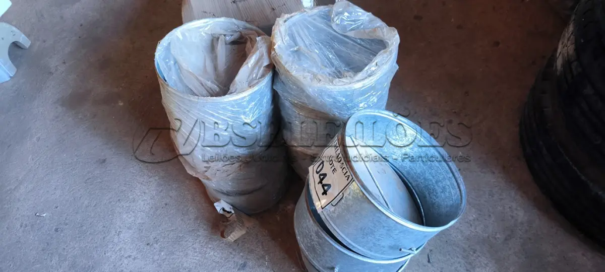 LOTE 044 - 01 LOTE COM COLARINHO PARA TUBOS. (NO ESTADO) ATENÇÃO! FAZER A VISITAÇÃO ANTES DE ARREMATAR, NÃO SABEMOS SE FUNCIONA. LEILÃO NÃO TEM GARANTIA E NEM DEVOLUÇÃO, SUJEITO A POSSÍVEIS AVARIAS VISÍVEIS/OCULTAS E/OU AUSÊNCIA DE COMPONENTES.