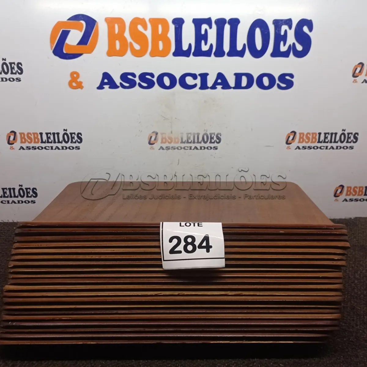 LOTE 284 - 20 TÁBUAS. (NO ESTADO) ATENÇÃO! FAZER A VISITAÇÃO ANTES DE ARREMATAR, NÃO SABEMOS SE FUNCIONA. LEILÃO NÃO TEM GARANTIA E NEM DEVOLUÇÃO, SUJEITO A POSSÍVEIS AVARIAS VISÍVEIS/OCULTAS E/OU AUSÊNCIA DE COMPONENTES.