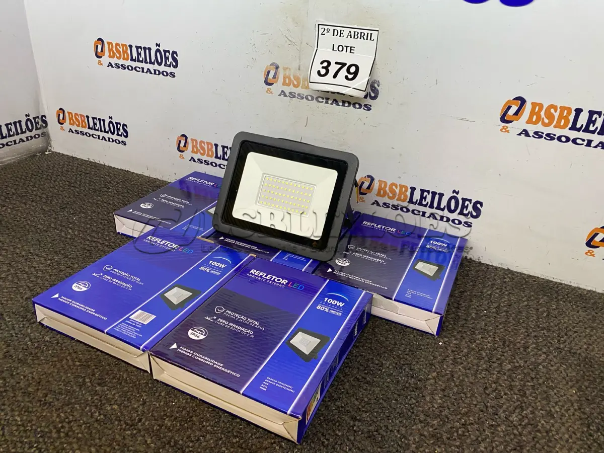 LOTE 379 - 05 REFLETORES DE LED 100W. (NOVO) (NO ESTADO) ATENÇÃO! FAZER A VISITAÇÃO ANTES DE ARREMATAR, NÃO SABEMOS SE FUNCIONA. LEILÃO NÃO TEM GARANTIA E NEM DEVOLUÇÃO, SUJEITO A POSSÍVEIS AVARIAS VISÍVEIS/OCULTAS E/OU AUSÊNCIA DE COMPONENTES.