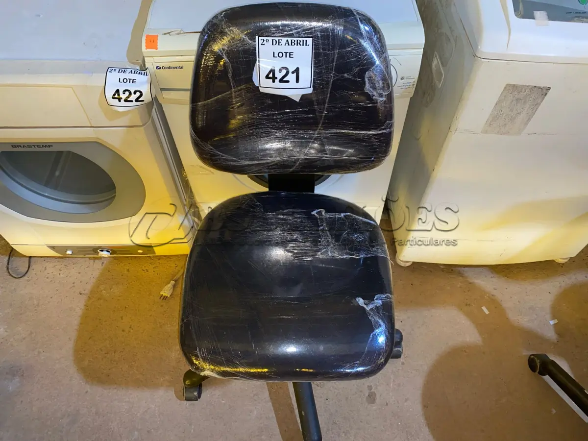 LOTE 421 - 01 CADEIRA PARA ESCRITÓRIO. (NO ESTADO) ATENÇÃO! FAZER A VISITAÇÃO ANTES DE ARREMATAR, NÃO SABEMOS SE FUNCIONA. LEILÃO NÃO TEM GARANTIA E NEM DEVOLUÇÃO, SUJEITO A POSSÍVEIS AVARIAS VISÍVEIS/OCULTAS E/OU AUSÊNCIA DE COMPONENTES.