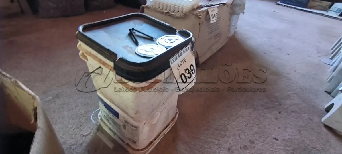 LOTE 039 - 01 LOTE DE PARAFUSOS AUTOBROCANTE PARA TELHADOS.  (NO ESTADO) ATENÇÃO! FAZER A VISITAÇÃO ANTES DE ARREMATAR, NÃO SABEMOS SE FUNCIONA. LEILÃO NÃO TEM GARANTIA E NEM DEVOLUÇÃO, SUJEITO A POSSÍVEIS AVARIAS VISÍVEIS/OCULTAS E/OU AUSÊNCIA DE COMPONENTES.