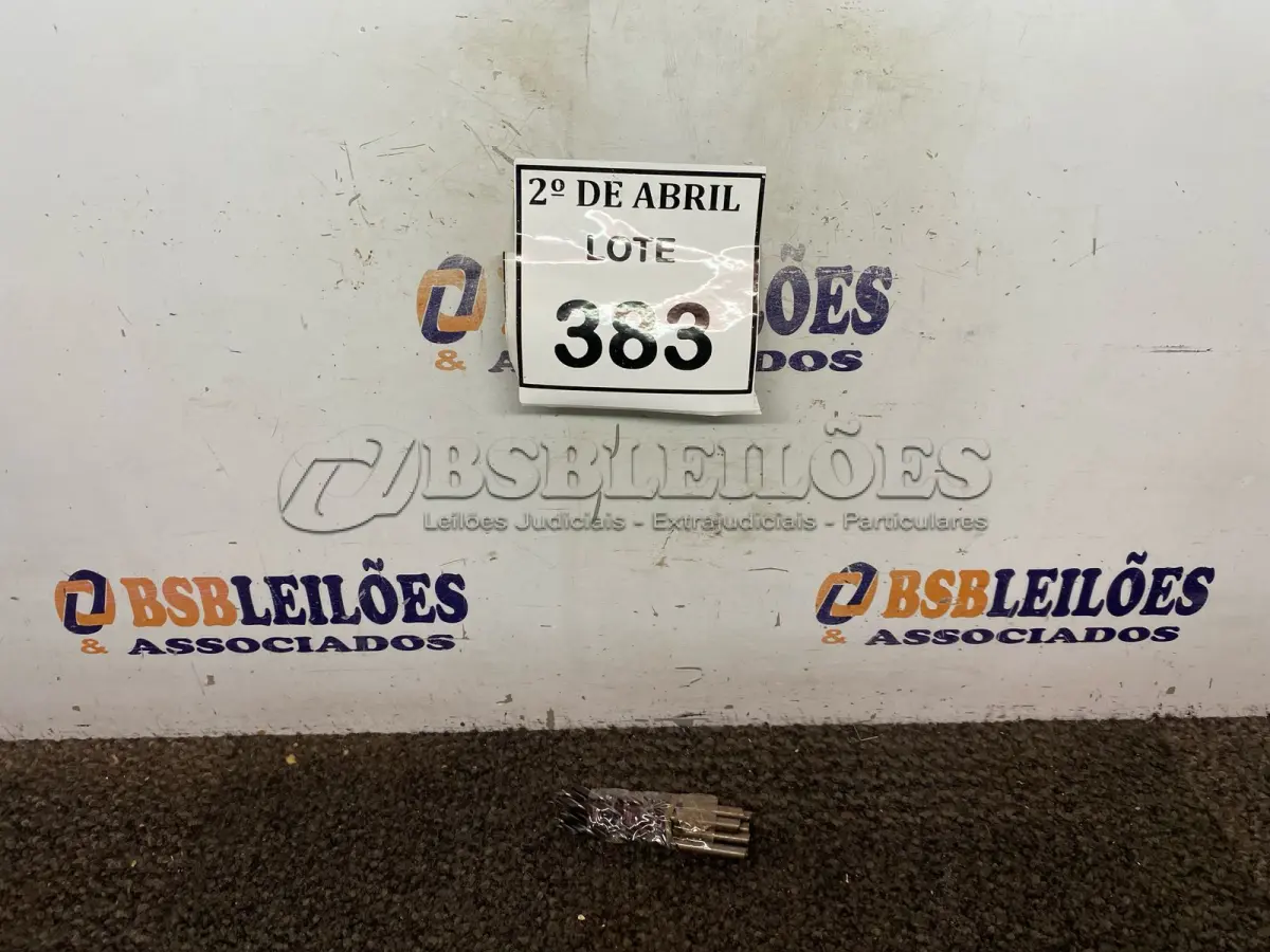 LOTE 383 - 09 BROCAS PARA MADEIRA. (NO ESTADO) ATENÇÃO! FAZER A VISITAÇÃO ANTES DE ARREMATAR, NÃO SABEMOS SE FUNCIONA. LEILÃO NÃO TEM GARANTIA E NEM DEVOLUÇÃO, SUJEITO A POSSÍVEIS AVARIAS VISÍVEIS/OCULTAS E/OU AUSÊNCIA DE COMPONENTES.
