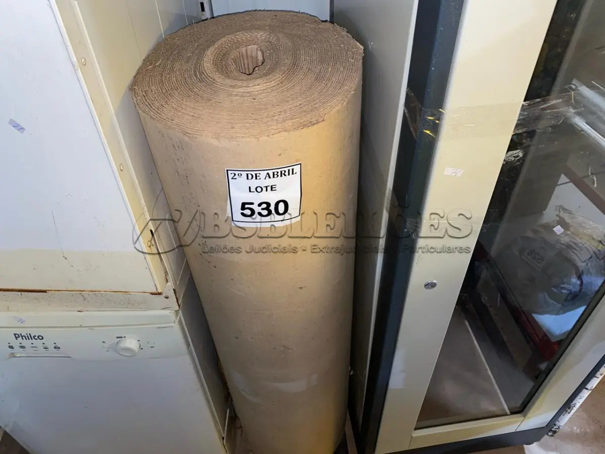 LOTE 530 - 01 BOBINA DE PAPELÃO. (NO ESTADO) ATENÇÃO! FAZER A VISITAÇÃO ANTES DE ARREMATAR, NÃO SABEMOS SE FUNCIONA. LEILÃO NÃO TEM GARANTIA E NEM DEVOLUÇÃO, SUJEITO A POSSÍVEIS AVARIAS VISÍVEIS/OCULTAS E/OU AUSÊNCIA DE COMPONENTES.