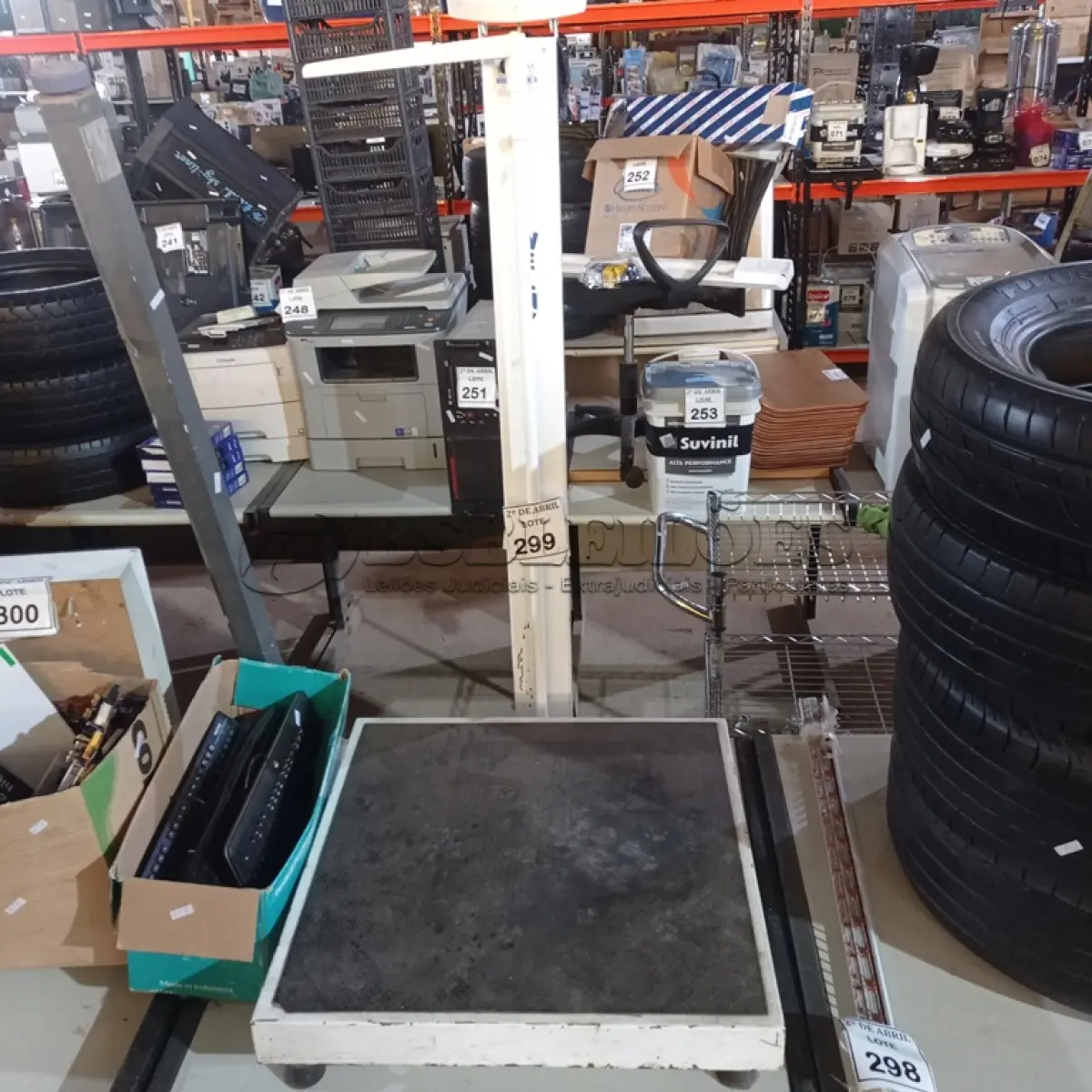 LOTE 299 - 01 BALANÇA DIGITAL MÁXIMO 300KG MARCA WELMY. (NO ESTADO) ATENÇÃO! FAZER A VISITAÇÃO ANTES DE ARREMATAR, NÃO SABEMOS SE FUNCIONA. LEILÃO NÃO TEM GARANTIA E NEM DEVOLUÇÃO, SUJEITO A POSSÍVEIS AVARIAS VISÍVEIS/OCULTAS E/OU AUSÊNCIA DE COMPONENTES.