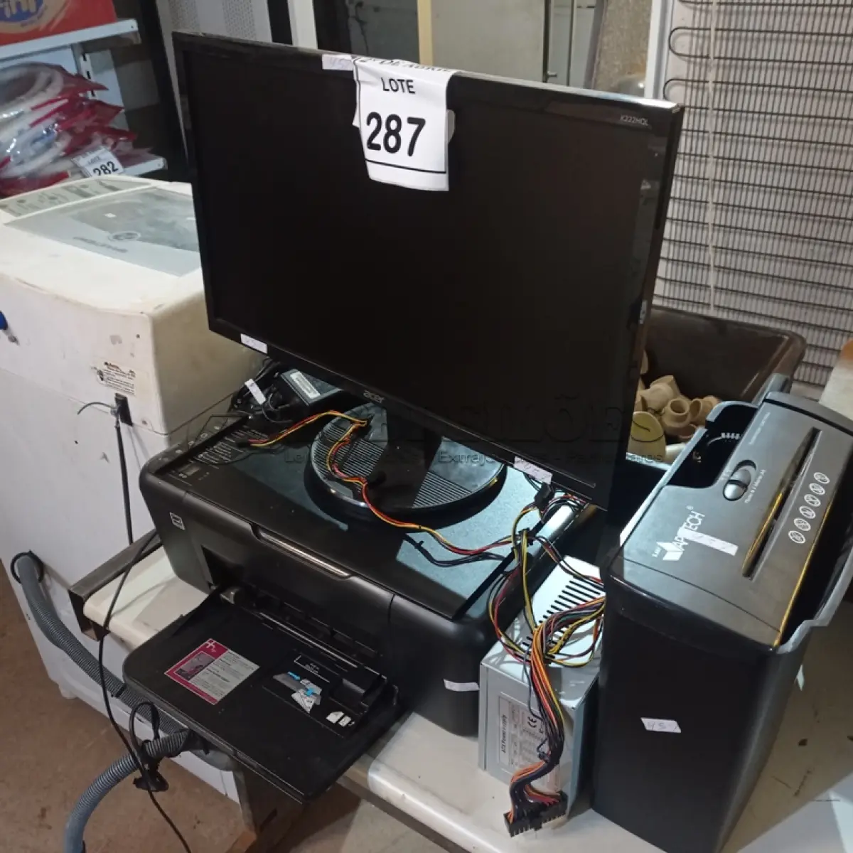 LOTE 287 - 01 IMPRESSORA HP DESKJETF4480, 01 MONITOR E 01 FRAGMENTADORA DE PAPEL. (NO ESTADO) ATENÇÃO! FAZER A VISITAÇÃO ANTES DE ARREMATAR, NÃO SABEMOS SE FUNCIONA. LEILÃO NÃO TEM GARANTIA E NEM DEVOLUÇÃO, SUJEITO A POSSÍVEIS AVARIAS VISÍVEIS/OCULTAS E/OU AUSÊNCIA DE COMPONENTES.
