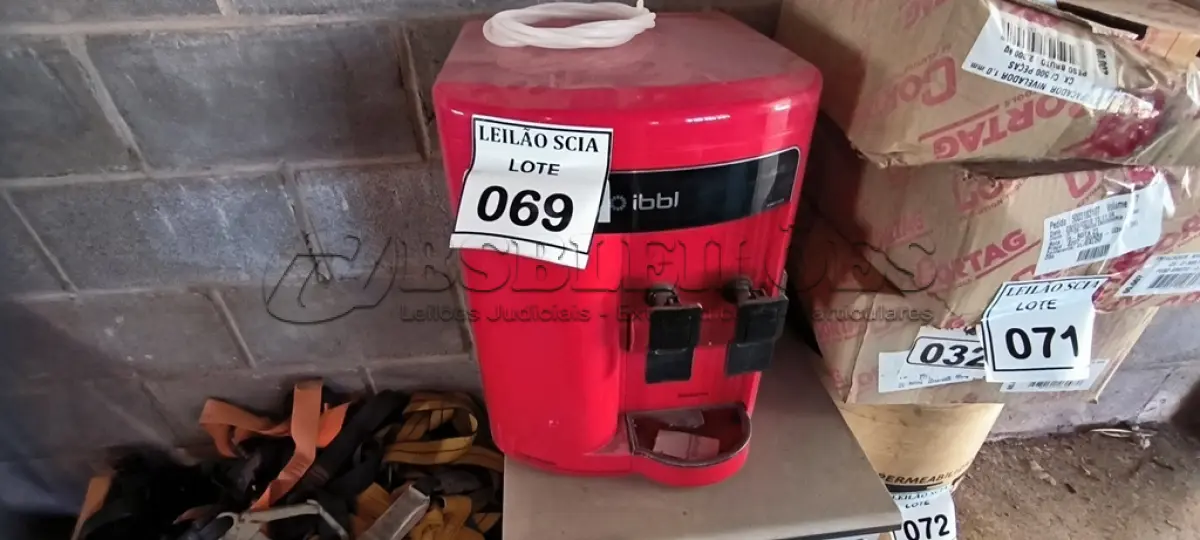 LOTE 069 - 01 BEBEDOURO DE BANCADA IBBL 220VOLTS.   (NO ESTADO) ATENÇÃO! FAZER A VISITAÇÃO ANTES DE ARREMATAR, NÃO SABEMOS SE FUNCIONA. LEILÃO NÃO TEM GARANTIA E NEM DEVOLUÇÃO, SUJEITO A POSSÍVEIS AVARIAS VISÍVEIS/OCULTAS E/OU AUSÊNCIA DE COMPONENTES.