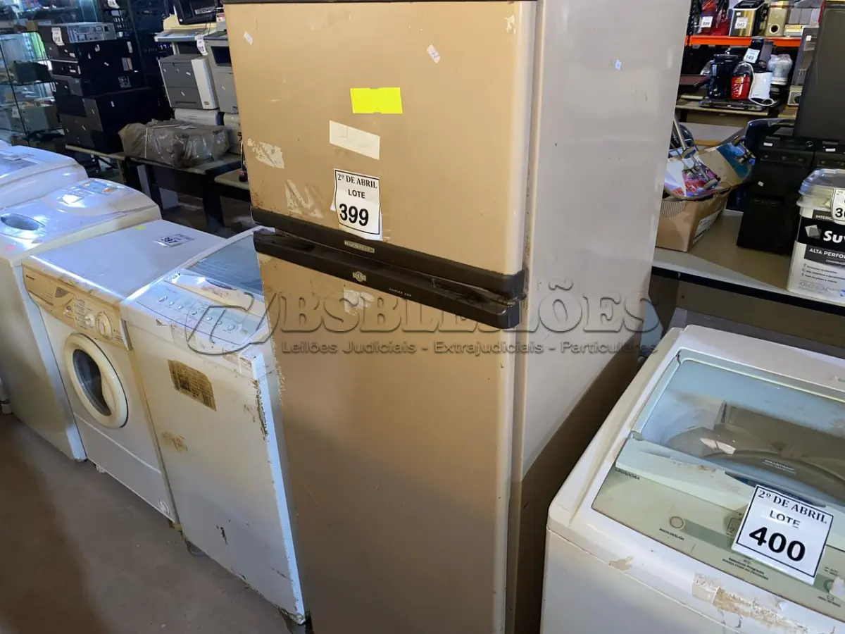 LOTE 399 - 01 GELADEIRA BRASTEMP 220V. (NO ESTADO) ATENÇÃO! FAZER A VISITAÇÃO ANTES DE ARREMATAR, NÃO SABEMOS SE FUNCIONA. LEILÃO NÃO TEM GARANTIA E NEM DEVOLUÇÃO, SUJEITO A POSSÍVEIS AVARIAS VISÍVEIS/OCULTAS E/OU AUSÊNCIA DE COMPONENTES.