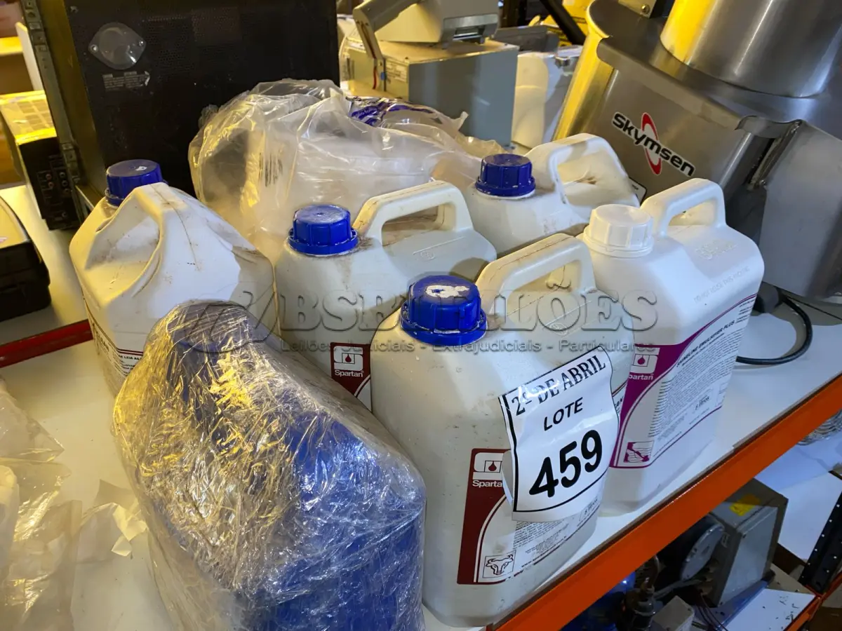 LOTE 459 - 01 LOTE COM PRODUTOS DE LIMPEZA. (NO ESTADO) ATENÇÃO! FAZER A VISITAÇÃO ANTES DE ARREMATAR, NÃO SABEMOS SE FUNCIONA. LEILÃO NÃO TEM GARANTIA E NEM DEVOLUÇÃO, SUJEITO A POSSÍVEIS AVARIAS VISÍVEIS/OCULTAS E/OU AUSÊNCIA DE COMPONENTES.