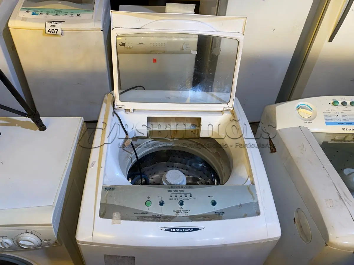 LOTE 418 - 01 MÁQUINA DE LAVAR ROUPAS BRASTEMP. (NO ESTADO) ATENÇÃO! FAZER A VISITAÇÃO ANTES DE ARREMATAR, NÃO SABEMOS SE FUNCIONA. LEILÃO NÃO TEM GARANTIA E NEM DEVOLUÇÃO, SUJEITO A POSSÍVEIS AVARIAS VISÍVEIS/OCULTAS E/OU AUSÊNCIA DE COMPONENTES.