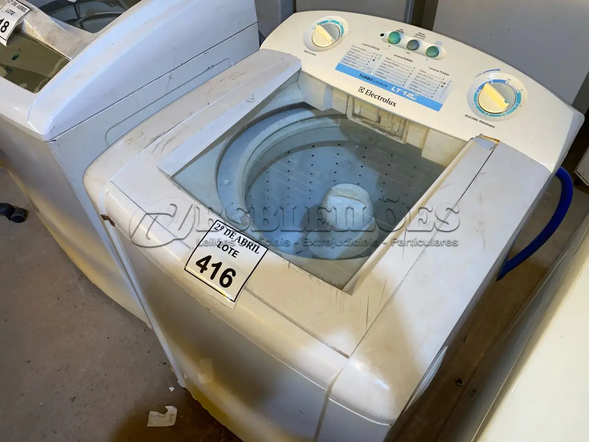 LOTE 416 - 01 MÁQUINA DE LAVAR ROUPAS ELECTROLUX 12KG 220VOLTS. (NO ESTADO) ATENÇÃO! FAZER A VISITAÇÃO ANTES DE ARREMATAR, NÃO SABEMOS SE FUNCIONA. LEILÃO NÃO TEM GARANTIA E NEM DEVOLUÇÃO, SUJEITO A POSSÍVEIS AVARIAS VISÍVEIS/OCULTAS E/OU AUSÊNCIA DE COMPONENTES.