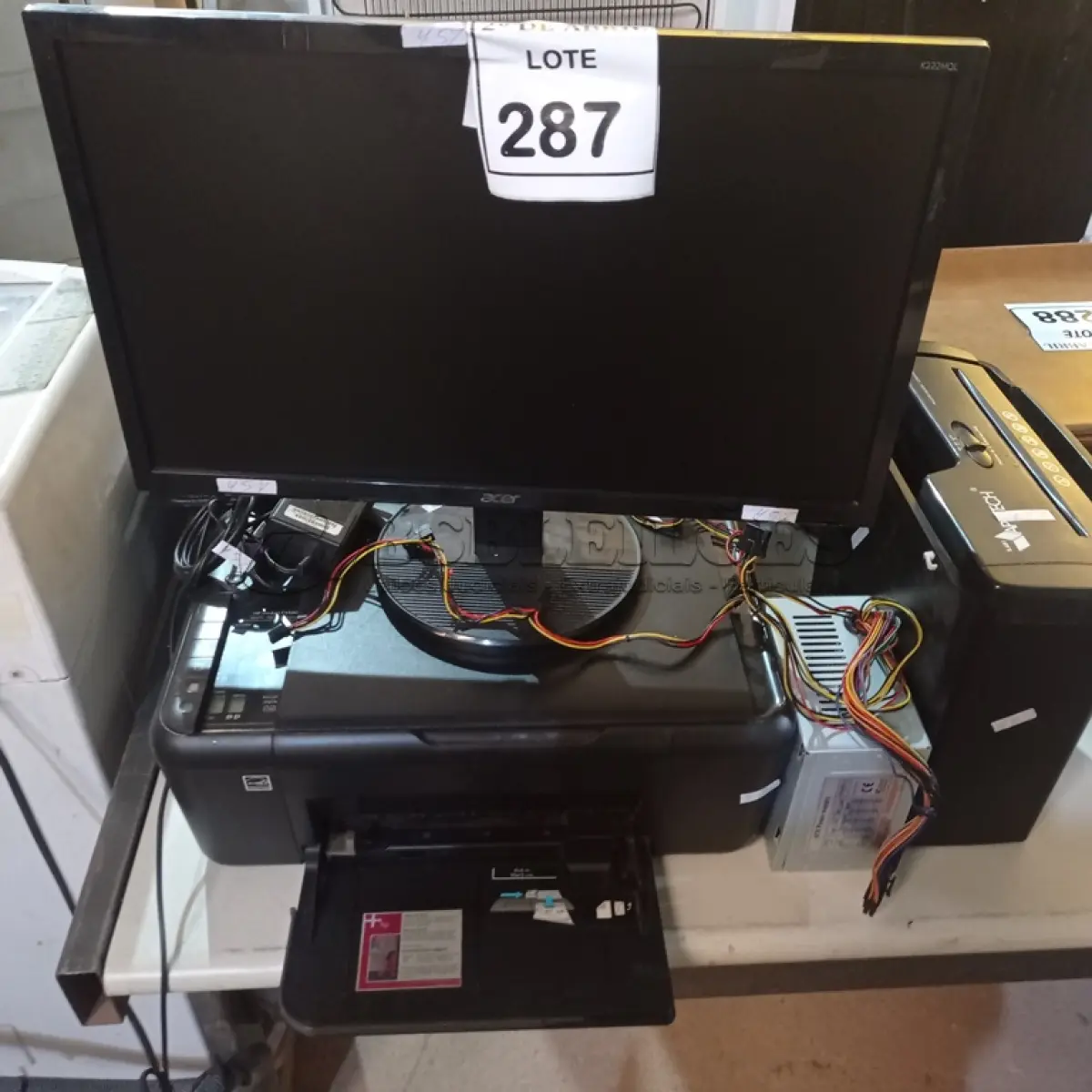 LOTE 287 - 01 IMPRESSORA HP DESKJETF4480, 01 MONITOR E 01 FRAGMENTADORA DE PAPEL. (NO ESTADO) ATENÇÃO! FAZER A VISITAÇÃO ANTES DE ARREMATAR, NÃO SABEMOS SE FUNCIONA. LEILÃO NÃO TEM GARANTIA E NEM DEVOLUÇÃO, SUJEITO A POSSÍVEIS AVARIAS VISÍVEIS/OCULTAS E/OU AUSÊNCIA DE COMPONENTES.