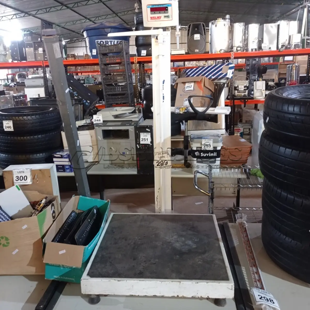 LOTE 299 - 01 BALANÇA DIGITAL MÁXIMO 300KG MARCA WELMY. (NO ESTADO) ATENÇÃO! FAZER A VISITAÇÃO ANTES DE ARREMATAR, NÃO SABEMOS SE FUNCIONA. LEILÃO NÃO TEM GARANTIA E NEM DEVOLUÇÃO, SUJEITO A POSSÍVEIS AVARIAS VISÍVEIS/OCULTAS E/OU AUSÊNCIA DE COMPONENTES.