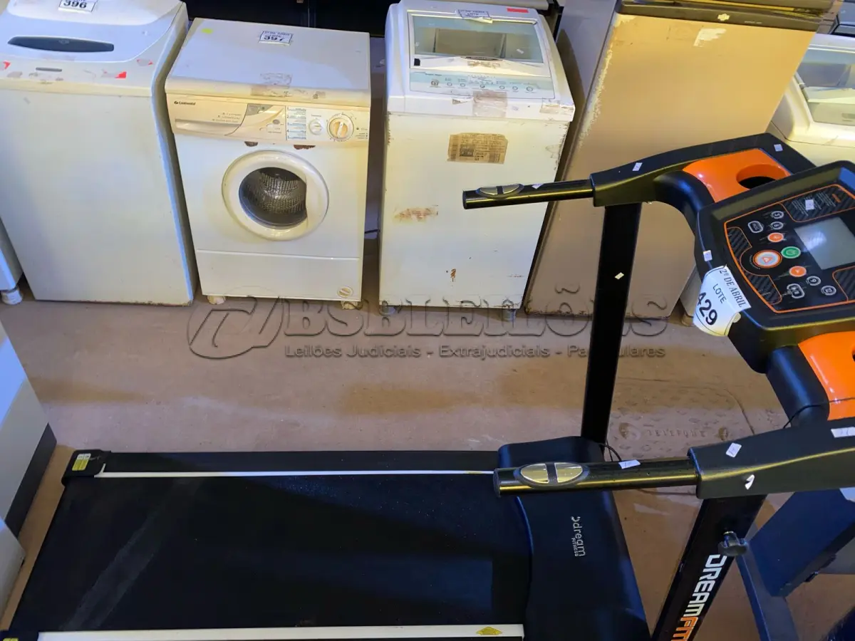 LOTE 429 - 01 ESTEIRA ERGOMÉTRICA ENERGY DREAM FITNESS. (NO ESTADO) ATENÇÃO! FAZER A VISITAÇÃO ANTES DE ARREMATAR, NÃO SABEMOS SE FUNCIONA. LEILÃO NÃO TEM GARANTIA E NEM DEVOLUÇÃO, SUJEITO A POSSÍVEIS AVARIAS VISÍVEIS/OCULTAS E/OU AUSÊNCIA DE COMPONENTES.