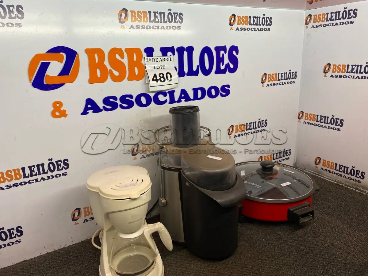 LOTE 480 - 01 PANELA ELÉTRICA, 01 CAFETEIRA E 01 JOICE WALITA. (NO ESTADO) ATENÇÃO! FAZER A VISITAÇÃO ANTES DE ARREMATAR, NÃO SABEMOS SE FUNCIONA. LEILÃO NÃO TEM GARANTIA E NEM DEVOLUÇÃO, SUJEITO A POSSÍVEIS AVARIAS VISÍVEIS/OCULTAS E/OU AUSÊNCIA DE COMPONENTES.