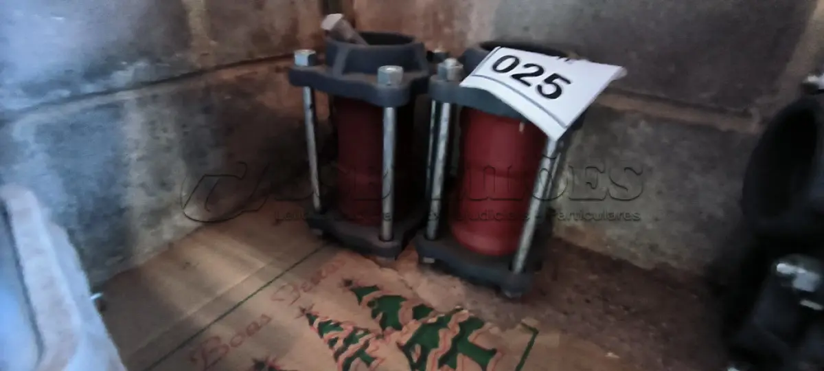 LOTE 025 - 01 LOTE DE ACOPLAMENTO PARA TUBOS.  (NO ESTADO) ATENÇÃO! FAZER A VISITAÇÃO ANTES DE ARREMATAR, NÃO SABEMOS SE FUNCIONA. LEILÃO NÃO TEM GARANTIA E NEM DEVOLUÇÃO, SUJEITO A POSSÍVEIS AVARIAS VISÍVEIS/OCULTAS E/OU AUSÊNCIA DE COMPONENTES.