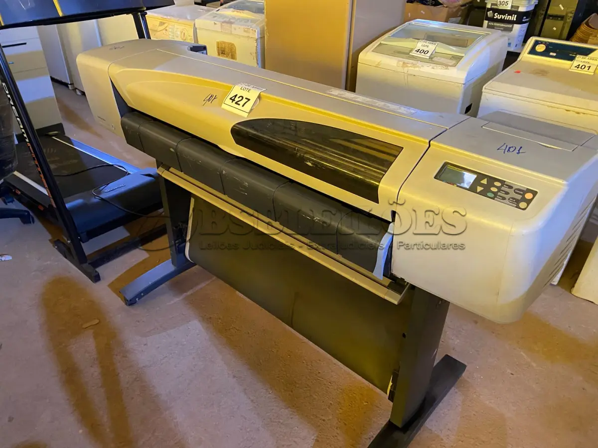 LOTE 427 - 01 PLOTHER HP DESINGJET 500PS. (NO ESTADO) ATENÇÃO! FAZER A VISITAÇÃO ANTES DE ARREMATAR, NÃO SABEMOS SE FUNCIONA. LEILÃO NÃO TEM GARANTIA E NEM DEVOLUÇÃO, SUJEITO A POSSÍVEIS AVARIAS VISÍVEIS/OCULTAS E/OU AUSÊNCIA DE COMPONENTES.