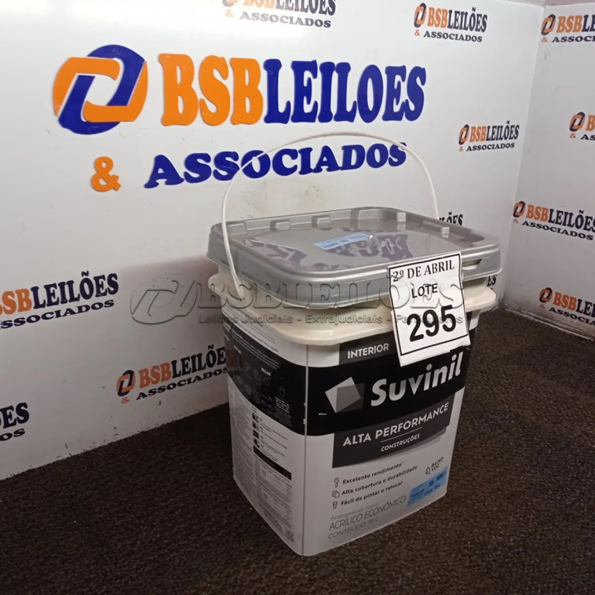 LOTE 295 - 01 GALÃO DE TINTA SUVINIL DE 18L PARA INTERIORES ACABAMENTO FOSCO BRANCO. (NOVO) (NO ESTADO) ATENÇÃO! FAZER A VISITAÇÃO ANTES DE ARREMATAR, NÃO SABEMOS SE FUNCIONA. LEILÃO NÃO TEM GARANTIA E NEM DEVOLUÇÃO, SUJEITO A POSSÍVEIS AVARIAS VISÍVEIS/OCULTAS E/OU AUSÊNCIA DE COMPONENTES.