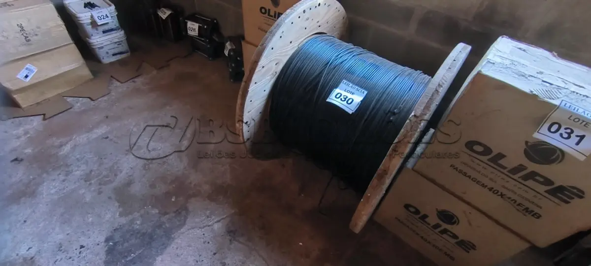 LOTE 030 - 01 CARRETEIS DE FIO DE TELEFONIA.  (NO ESTADO) ATENÇÃO! FAZER A VISITAÇÃO ANTES DE ARREMATAR, NÃO SABEMOS SE FUNCIONA. LEILÃO NÃO TEM GARANTIA E NEM DEVOLUÇÃO, SUJEITO A POSSÍVEIS AVARIAS VISÍVEIS/OCULTAS E/OU AUSÊNCIA DE COMPONENTES.