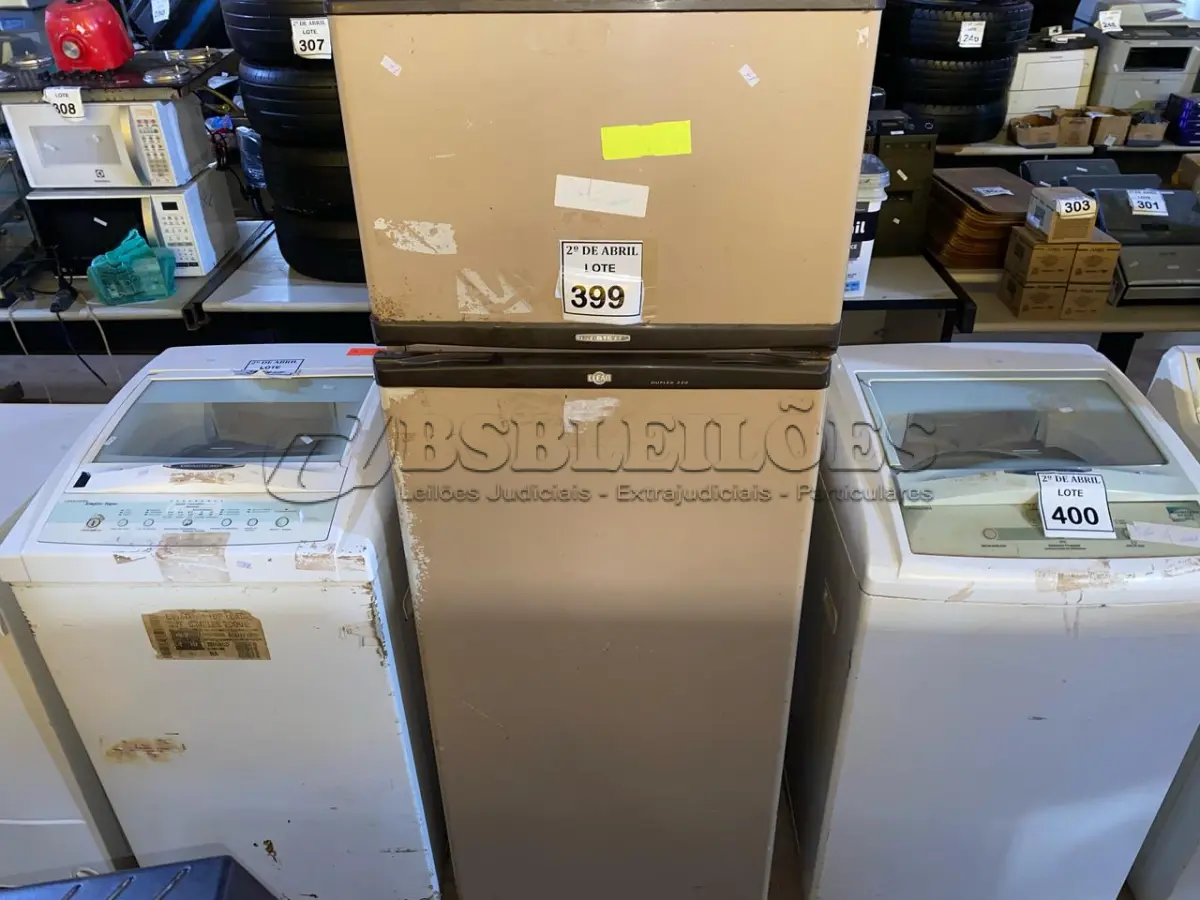 LOTE 399 - 01 GELADEIRA BRASTEMP 220V. (NO ESTADO) ATENÇÃO! FAZER A VISITAÇÃO ANTES DE ARREMATAR, NÃO SABEMOS SE FUNCIONA. LEILÃO NÃO TEM GARANTIA E NEM DEVOLUÇÃO, SUJEITO A POSSÍVEIS AVARIAS VISÍVEIS/OCULTAS E/OU AUSÊNCIA DE COMPONENTES.