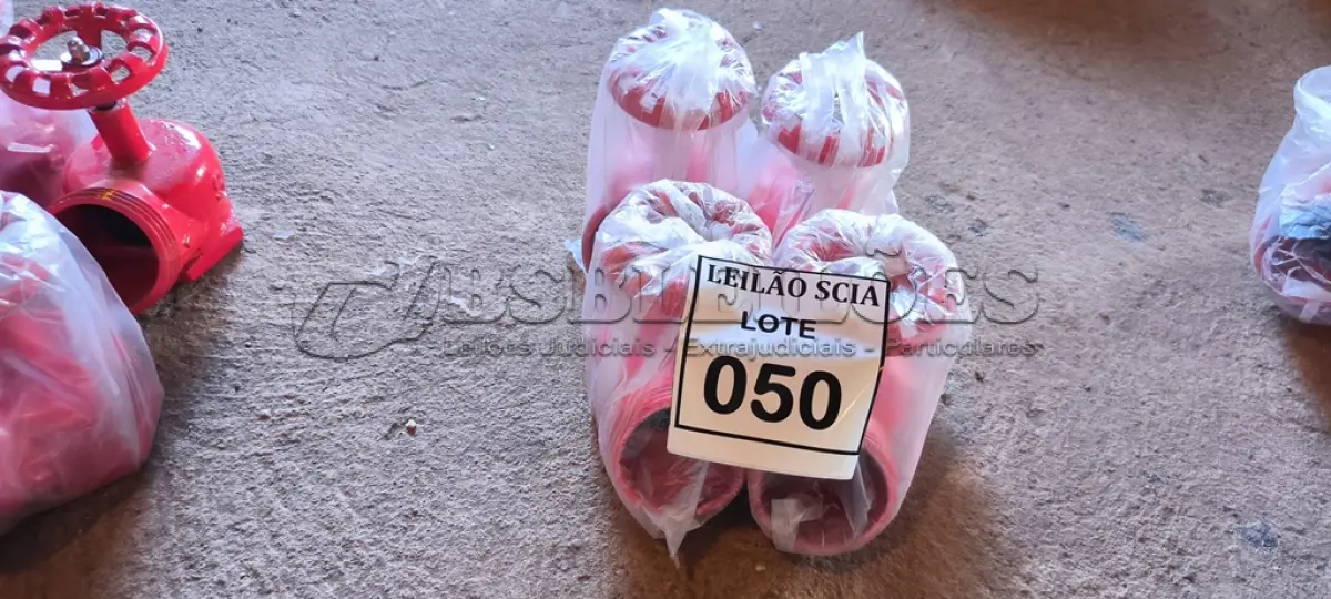 LOTE 050 - 04 VÁLVULAS ANGULAR PARA HIDRANTE (NO ESTADO) ATENÇÃO! FAZER A VISITAÇÃO ANTES DE ARREMATAR, NÃO SABEMOS SE FUNCIONA. LEILÃO NÃO TEM GARANTIA E NEM DEVOLUÇÃO, SUJEITO A POSSÍVEIS AVARIAS VISÍVEIS/OCULTAS E/OU AUSÊNCIA DE COMPONENTES.