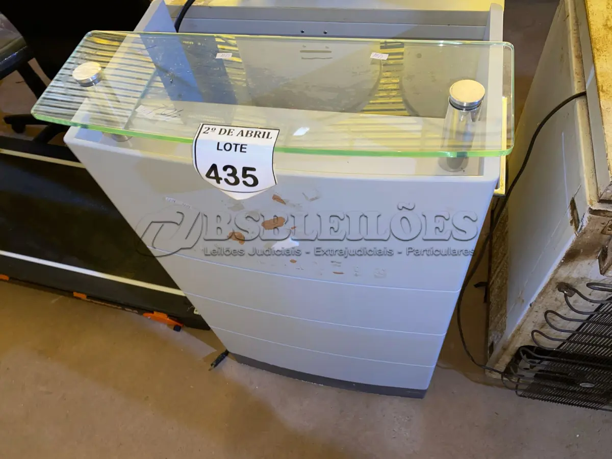 LOTE 435 - 01 BALCÃO PARA CAIXA. (NO ESTADO) ATENÇÃO! FAZER A VISITAÇÃO ANTES DE ARREMATAR, NÃO SABEMOS SE FUNCIONA. LEILÃO NÃO TEM GARANTIA E NEM DEVOLUÇÃO, SUJEITO A POSSÍVEIS AVARIAS VISÍVEIS/OCULTAS E/OU AUSÊNCIA DE COMPONENTES.