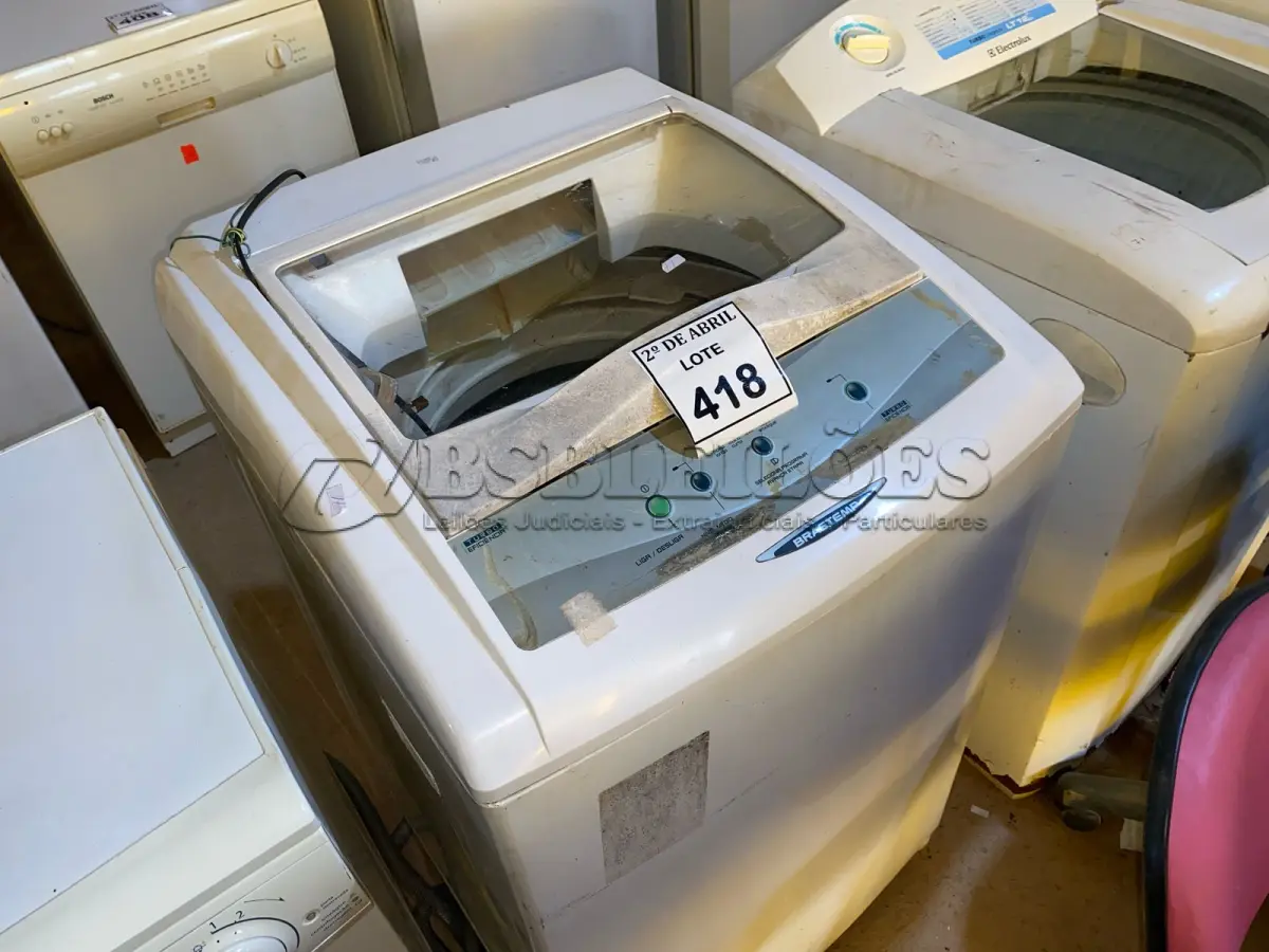 LOTE 418 - 01 MÁQUINA DE LAVAR ROUPAS BRASTEMP. (NO ESTADO) ATENÇÃO! FAZER A VISITAÇÃO ANTES DE ARREMATAR, NÃO SABEMOS SE FUNCIONA. LEILÃO NÃO TEM GARANTIA E NEM DEVOLUÇÃO, SUJEITO A POSSÍVEIS AVARIAS VISÍVEIS/OCULTAS E/OU AUSÊNCIA DE COMPONENTES.