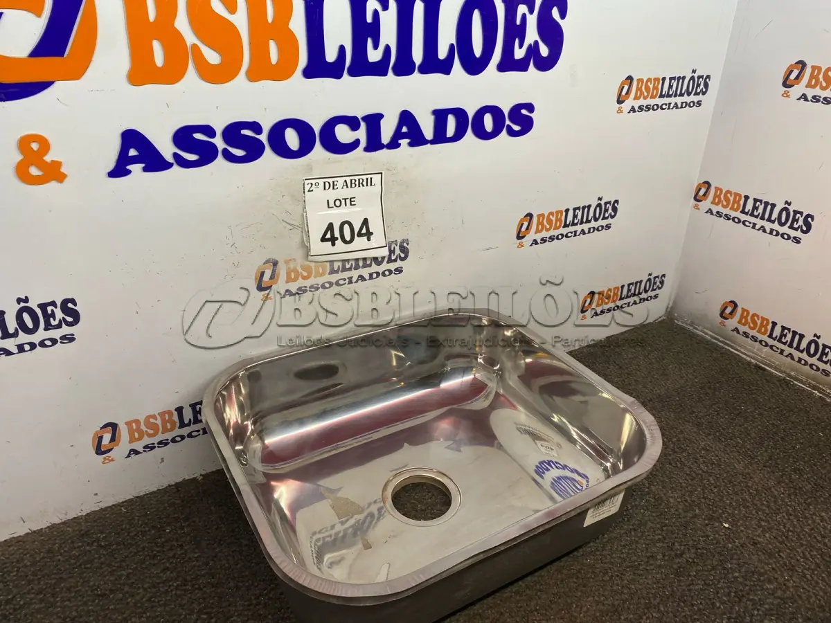LOTE 404 - 02 CUBAS EM AÇO INOX STANDARD 400X340X140MM. (NO ESTADO) ATENÇÃO! FAZER A VISITAÇÃO ANTES DE ARREMATAR, NÃO SABEMOS SE FUNCIONA. LEILÃO NÃO TEM GARANTIA E NEM DEVOLUÇÃO, SUJEITO A POSSÍVEIS AVARIAS VISÍVEIS/OCULTAS E/OU AUSÊNCIA DE COMPONENTES.