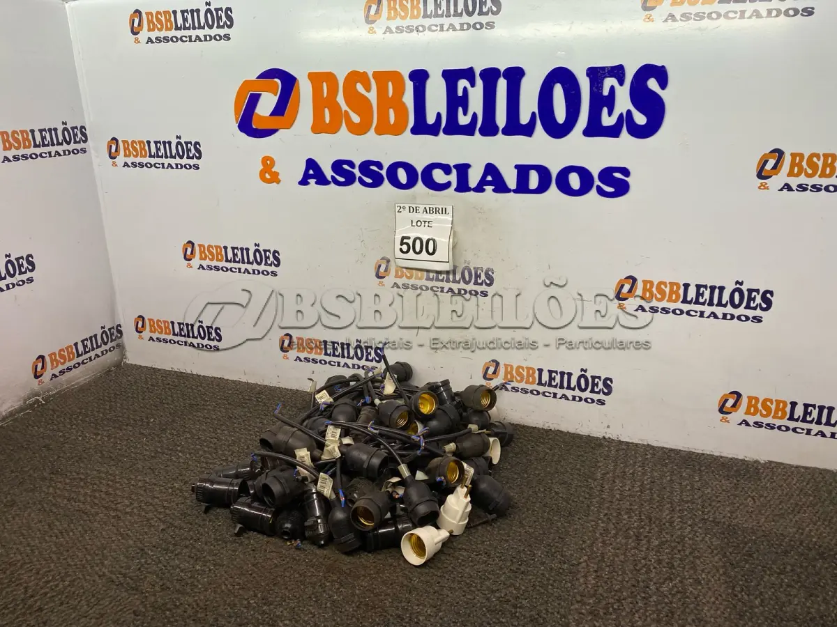 LOTE 500 - 01 LOTE COM BOCAIS PRA LÂMPADAS BULBO. (NO ESTADO) ATENÇÃO! FAZER A VISITAÇÃO ANTES DE ARREMATAR, NÃO SABEMOS SE FUNCIONA. LEILÃO NÃO TEM GARANTIA E NEM DEVOLUÇÃO, SUJEITO A POSSÍVEIS AVARIAS VISÍVEIS/OCULTAS E/OU AUSÊNCIA DE COMPONENTES.
