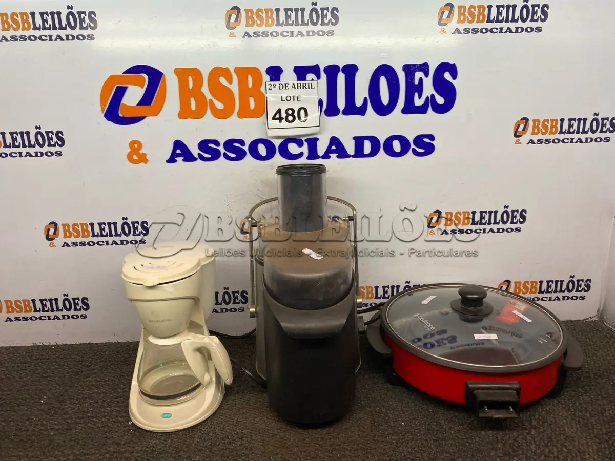 LOTE 480 - 01 PANELA ELÉTRICA, 01 CAFETEIRA E 01 JOICE WALITA. (NO ESTADO) ATENÇÃO! FAZER A VISITAÇÃO ANTES DE ARREMATAR, NÃO SABEMOS SE FUNCIONA. LEILÃO NÃO TEM GARANTIA E NEM DEVOLUÇÃO, SUJEITO A POSSÍVEIS AVARIAS VISÍVEIS/OCULTAS E/OU AUSÊNCIA DE COMPONENTES.