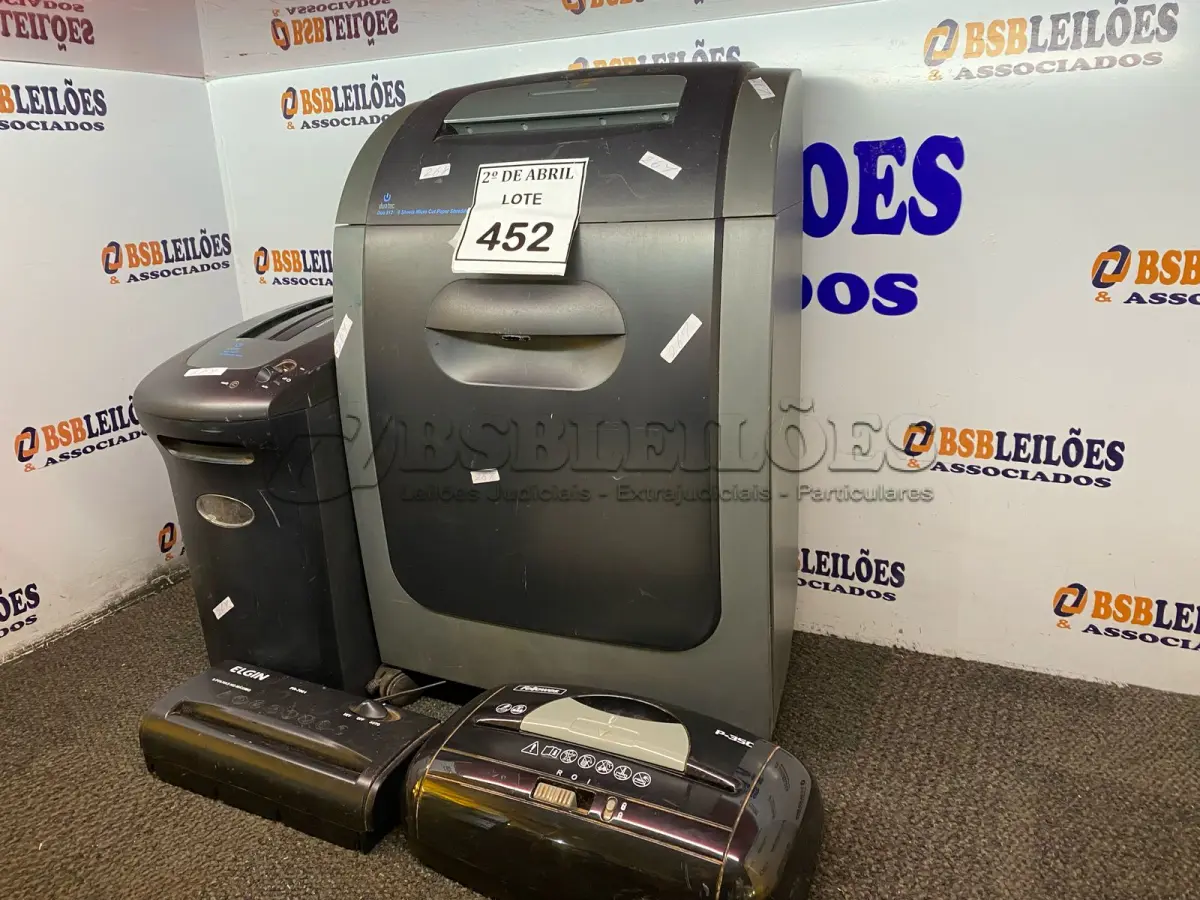 LOTE 452 - 02 FRAGMENTADORAS DE PAPEL. (NO ESTADO) ATENÇÃO! FAZER A VISITAÇÃO ANTES DE ARREMATAR, NÃO SABEMOS SE FUNCIONA. LEILÃO NÃO TEM GARANTIA E NEM DEVOLUÇÃO, SUJEITO A POSSÍVEIS AVARIAS VISÍVEIS/OCULTAS E/OU AUSÊNCIA DE COMPONENTES.