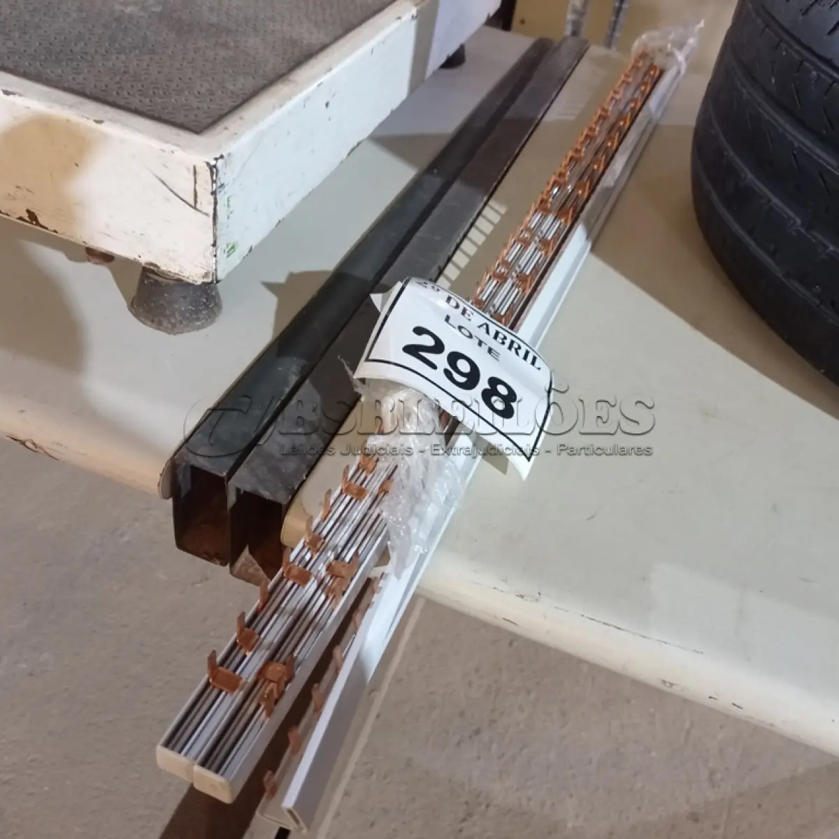 LOTE 298 - 04 BARRAMENTOS DE COBRE PARA QUADROS ELÉTRICOS. (NO ESTADO) ATENÇÃO! FAZER A VISITAÇÃO ANTES DE ARREMATAR, NÃO SABEMOS SE FUNCIONA. LEILÃO NÃO TEM GARANTIA E NEM DEVOLUÇÃO, SUJEITO A POSSÍVEIS AVARIAS VISÍVEIS/OCULTAS E/OU AUSÊNCIA DE COMPONENTES.