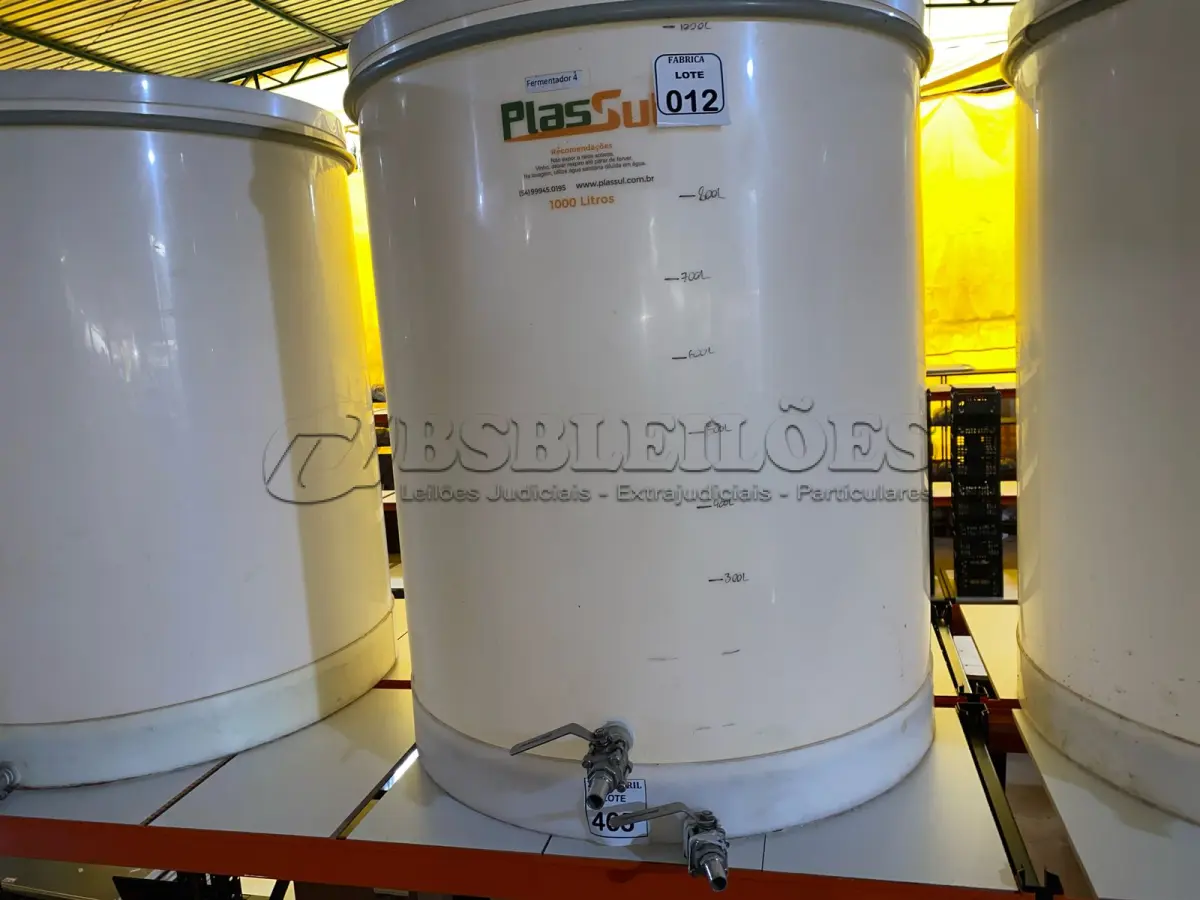 LOTE 465 - 01 FERMENTADORA DE 1.000 LITROS PP PLASUL COM TORNEIRA DE INOX. (NO ESTADO) ATENÇÃO! FAZER A VISITAÇÃO ANTES DE ARREMATAR, NÃO SABEMOS SE FUNCIONA. LEILÃO NÃO TEM GARANTIA E NEM DEVOLUÇÃO, SUJEITO A POSSÍVEIS AVARIAS VISÍVEIS/OCULTAS E/OU AUSÊNCIA DE COMPONENTES.