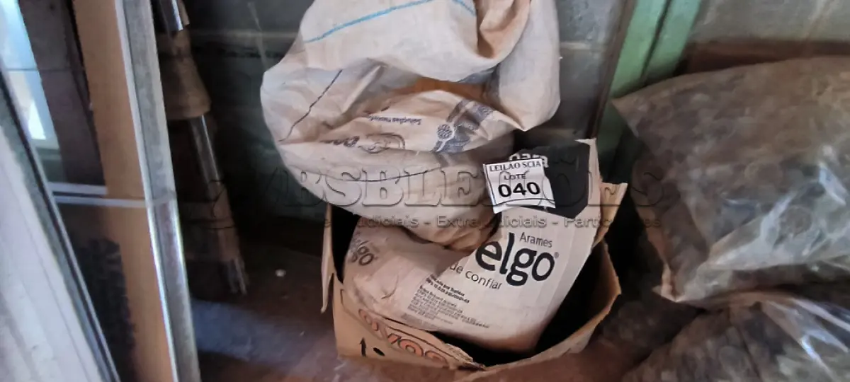 LOTE 040 - 01 LOTE COM TAMPAS PARA FERRO E LOTE COM ESPAÇADORES PARA.  (NO ESTADO) ATENÇÃO! FAZER A VISITAÇÃO ANTES DE ARREMATAR, NÃO SABEMOS SE FUNCIONA. LEILÃO NÃO TEM GARANTIA E NEM DEVOLUÇÃO, SUJEITO A POSSÍVEIS AVARIAS VISÍVEIS/OCULTAS E/OU AUSÊNCIA DE COMPONENTES.