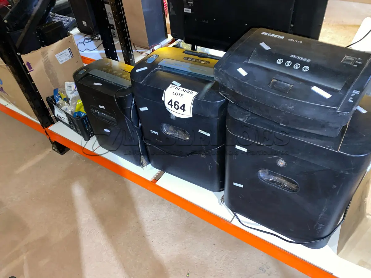 LOTE 464 - 03 FRAGMENTADORAS DE PAPEL. (NO ESTADO) ATENÇÃO! FAZER A VISITAÇÃO ANTES DE ARREMATAR, NÃO SABEMOS SE FUNCIONA. LEILÃO NÃO TEM GARANTIA E NEM DEVOLUÇÃO, SUJEITO A POSSÍVEIS AVARIAS VISÍVEIS/OCULTAS E/OU AUSÊNCIA DE COMPONENTES.