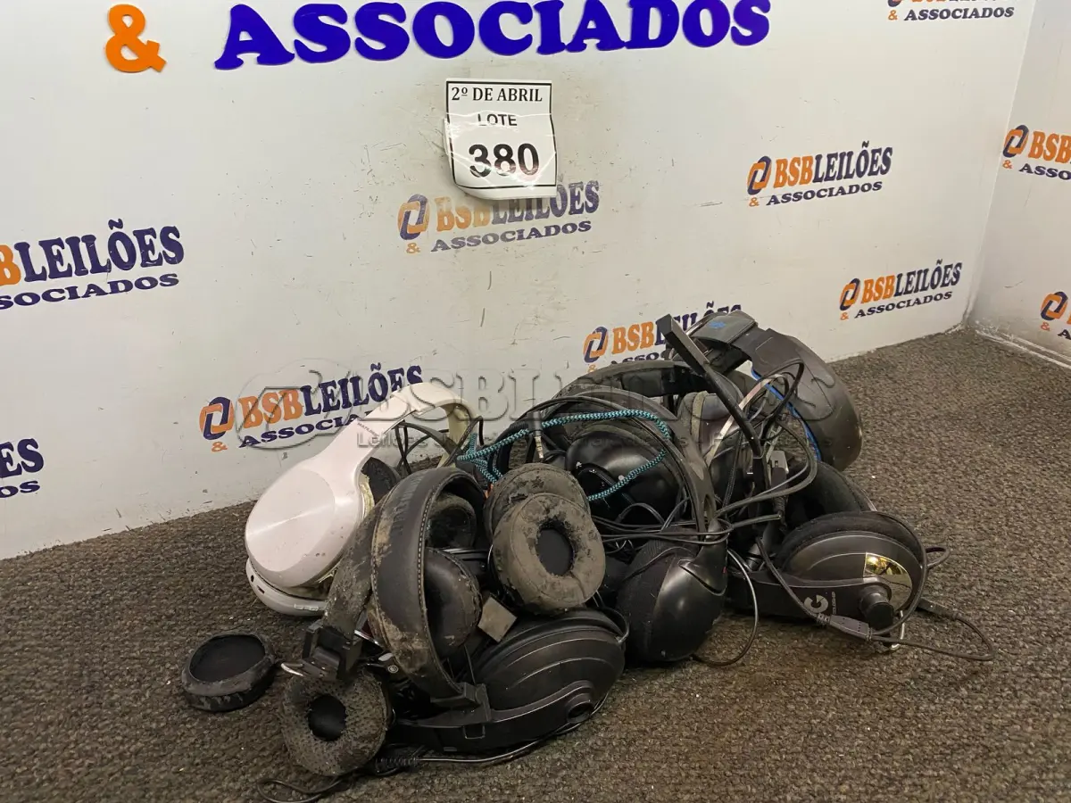 LOTE 380 - 01 LOTE COM VÁRIOS FONES DE OUVIDO DIVERSOS. (NO ESTADO) ATENÇÃO! FAZER A VISITAÇÃO ANTES DE ARREMATAR, NÃO SABEMOS SE FUNCIONA. LEILÃO NÃO TEM GARANTIA E NEM DEVOLUÇÃO, SUJEITO A POSSÍVEIS AVARIAS VISÍVEIS/OCULTAS E/OU AUSÊNCIA DE COMPONENTES.