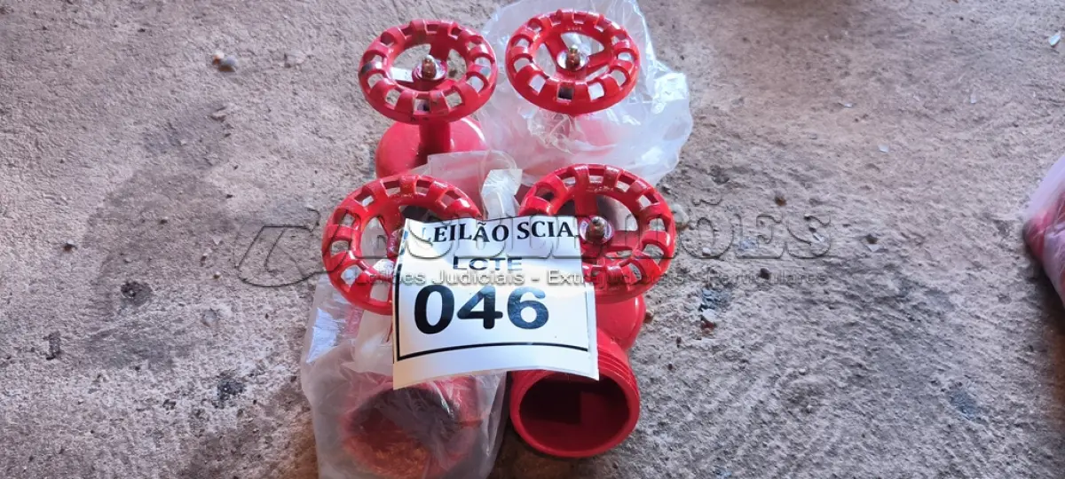 LOTE 046 -  04 VÁLVULAS ANGULAR PARA HIDRANTE (NO ESTADO) ATENÇÃO! FAZER A VISITAÇÃO ANTES DE ARREMATAR, NÃO SABEMOS SE FUNCIONA. LEILÃO NÃO TEM GARANTIA E NEM DEVOLUÇÃO, SUJEITO A POSSÍVEIS AVARIAS VISÍVEIS/OCULTAS E/OU AUSÊNCIA DE COMPONENTES.